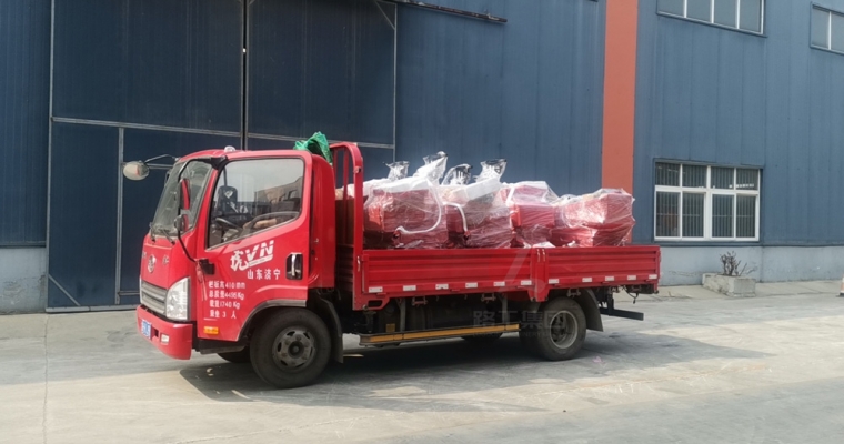 威客电竞集团一批小型压路机发往浙江